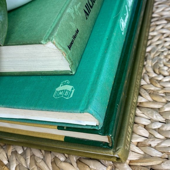 Curated Lot of 4 Vintage Flower/Nature Subject Stack of Books for Shelf/Table - Picture 6 of 14